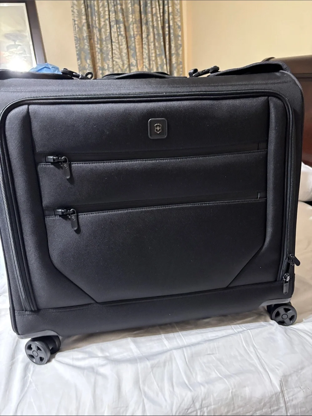 Vitorinox bi-fold wheeled garment suitcase. NWOT